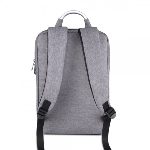 Metal Saplı Lüks Sırt Çantası Metal Saplı Lüks Sırt Çantası